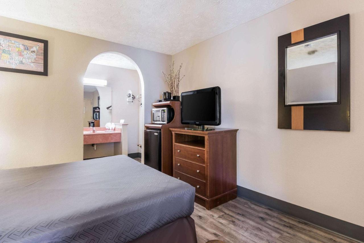 Econo Lodge Gainesville Eksteriør bilde